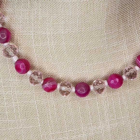 Handmade pink agate and glass beaded necklace 18" collar length - Picture 5 of 12